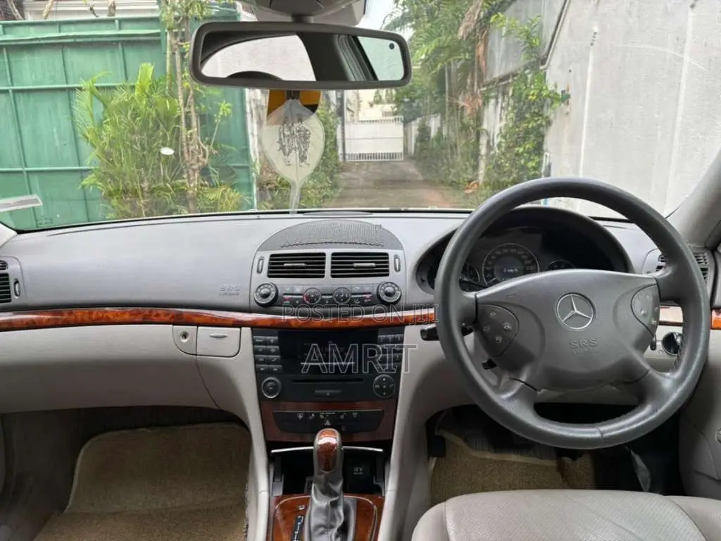 Mercedes-Benz W211 2005 Car (Used)