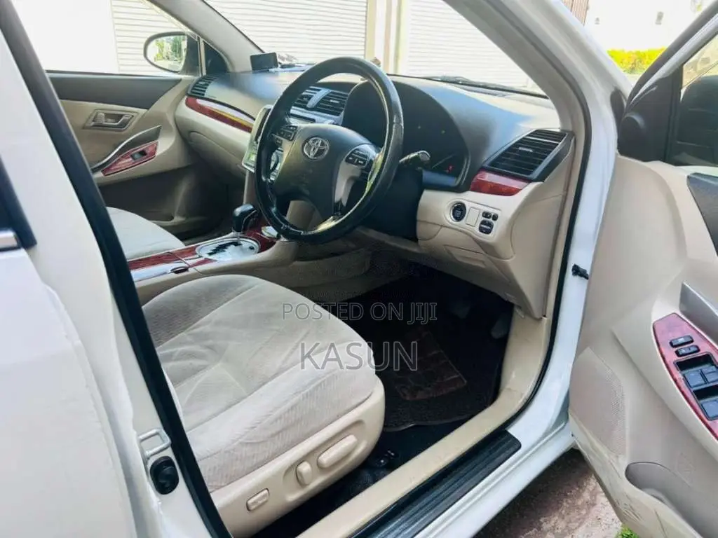 Toyota Premio 2013 Car (Used)