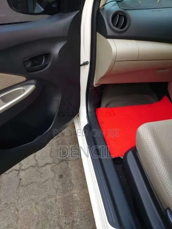 Toyota Belta 2011 Car (Used)