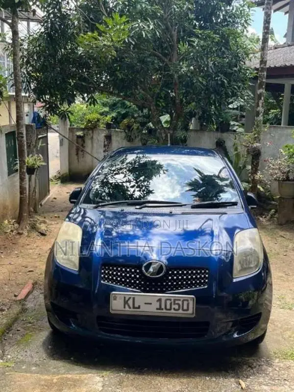 Toyota Vitz 2009 Car (Used)