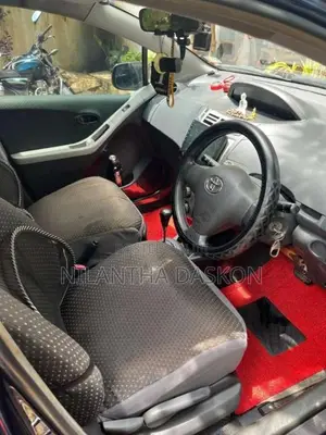 Toyota Vitz 2009 Car (Used)
