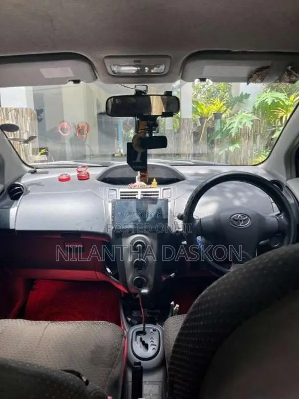 Toyota Vitz 2009 Car (Used)