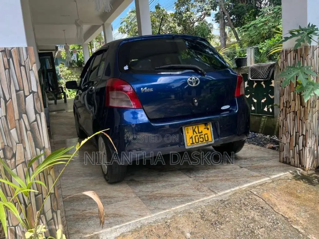 Toyota Vitz 2009 Car (Used)