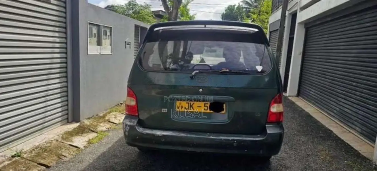 Kia Carnival 2000 Car (Used)