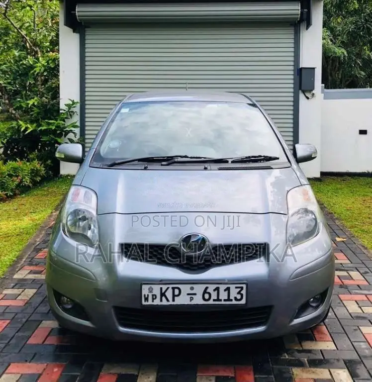 Toyota Vitz 2009 Car (Used)
