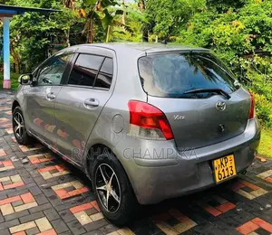 Toyota Vitz 2009 Car (Used)