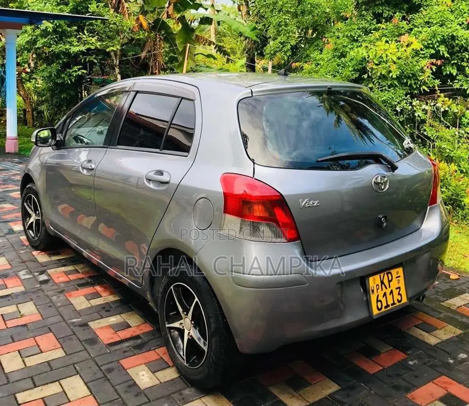 Toyota Vitz 2009 Car (Used)