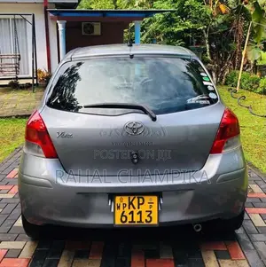 Toyota Vitz 2009 Car (Used)