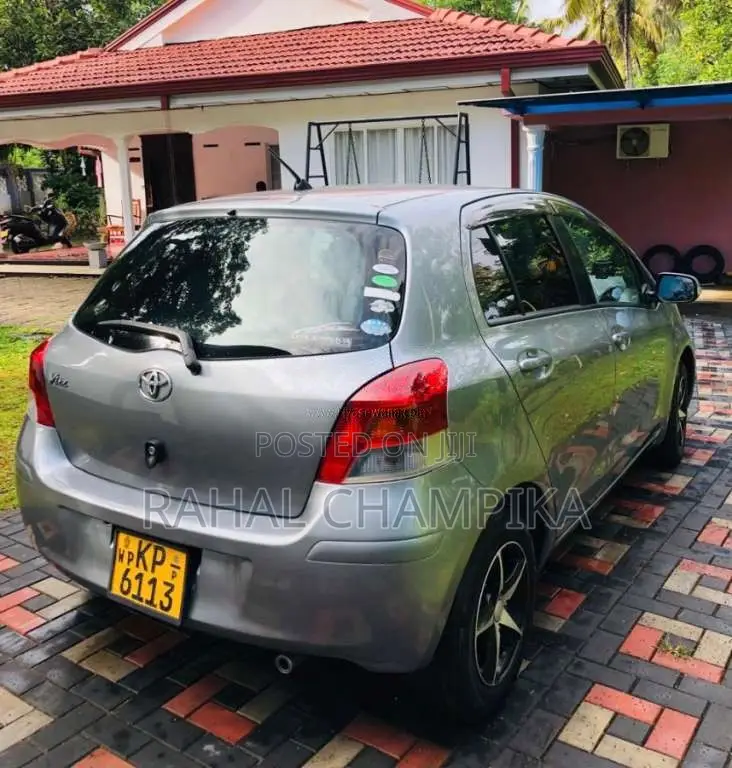 Toyota Vitz 2009 Car (Used)