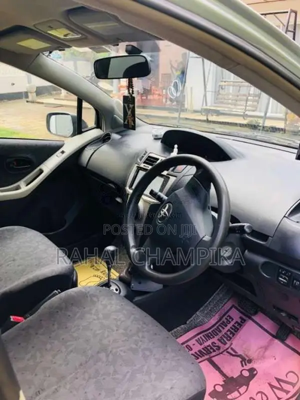 Toyota Vitz 2009 Car (Used)