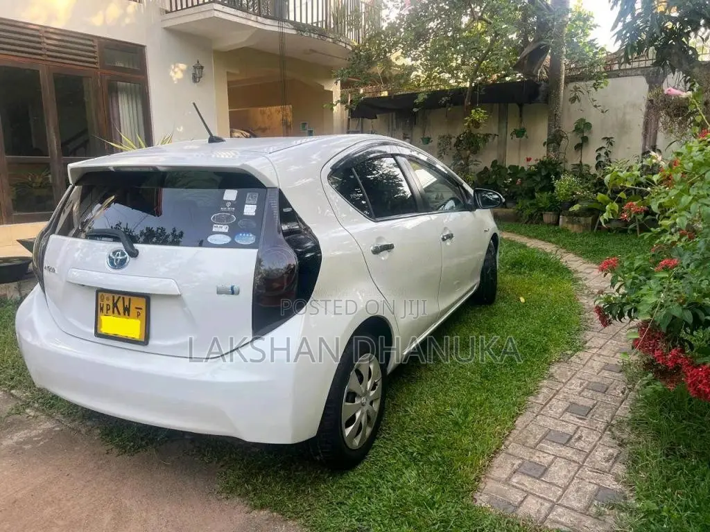 Toyota Aqua S Limited 2012 Car (Used)
