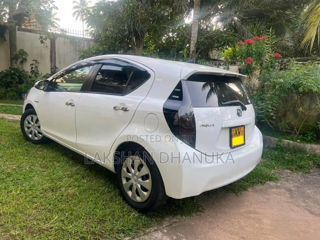 Toyota Aqua S Limited 2012 Car (Used)