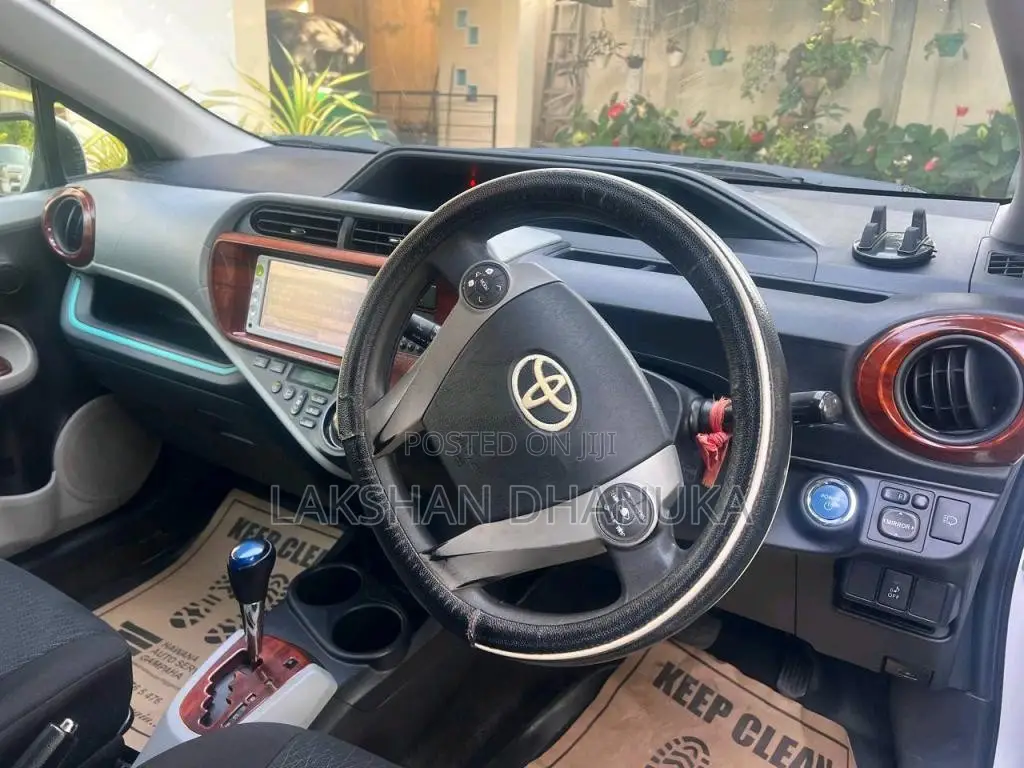 Toyota Aqua S Limited 2012 Car (Used)