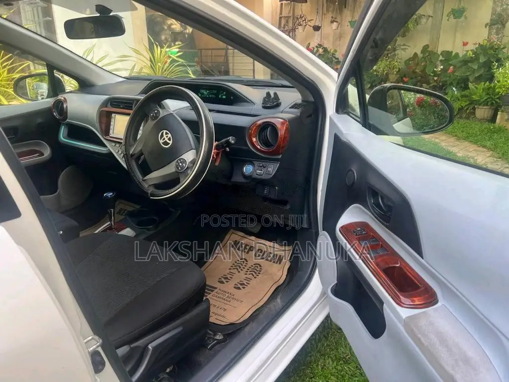 Toyota Aqua S Limited 2012 Car (Used)