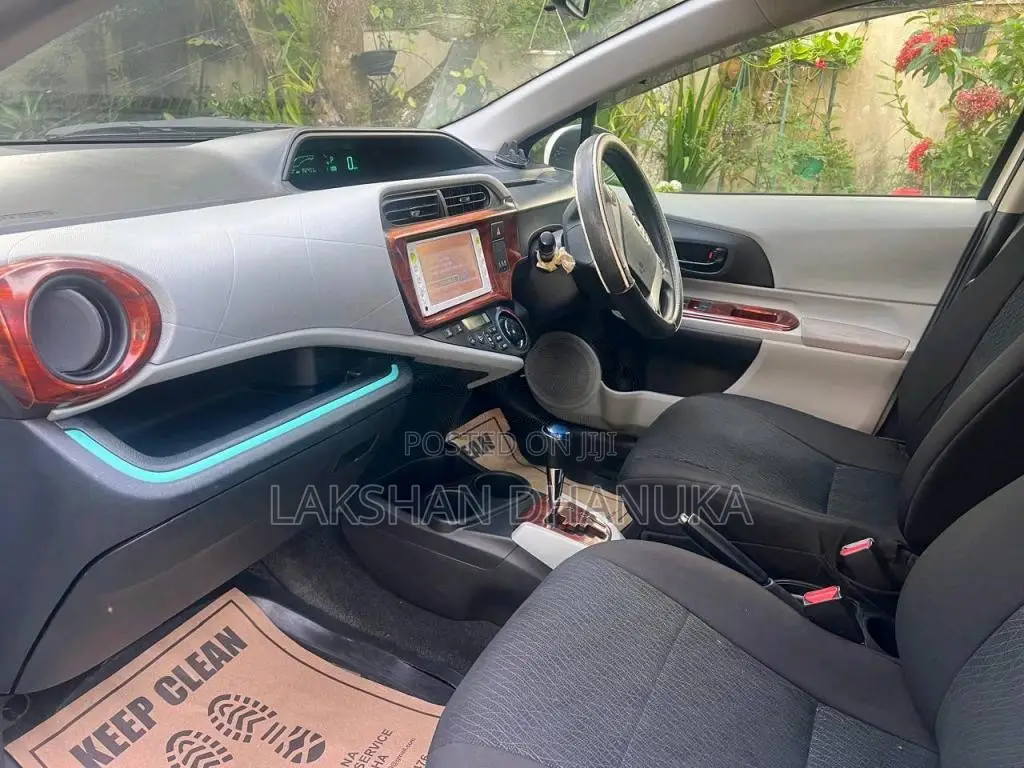 Toyota Aqua S Limited 2012 Car (Used)