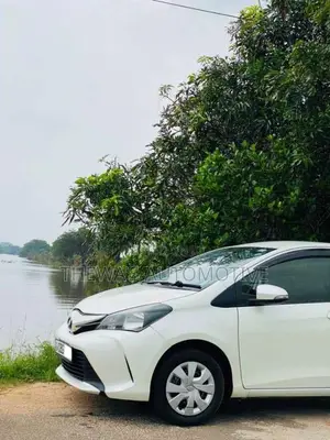 Toyota Vitz 2016 Car (Used)
