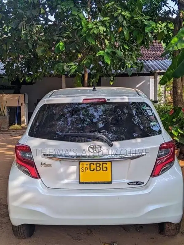 Toyota Vitz 2016 Car (Used)