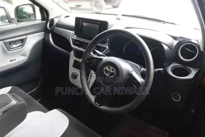 Toyota Pixis 2018 Car (Used)