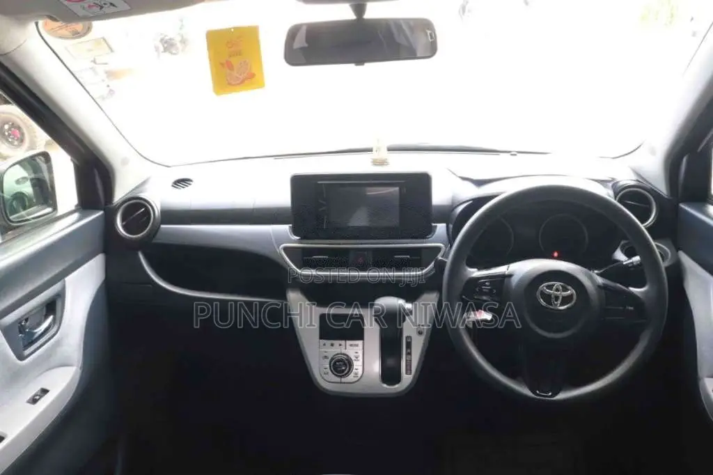 Toyota Pixis 2018 Car (Used)