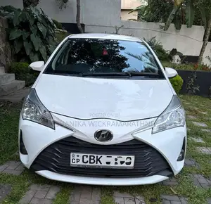 Toyota Vitz 2017 Car (Used)