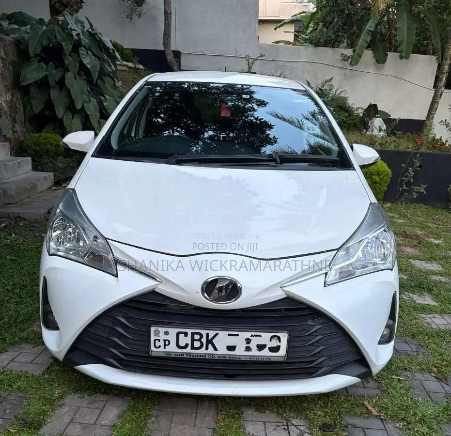 Toyota Vitz 2017 Car (Used)