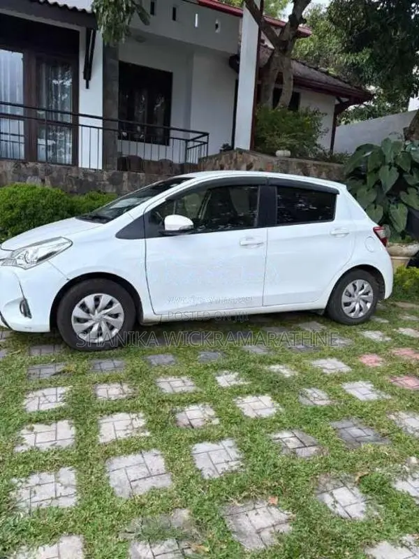Toyota Vitz 2017 Car (Used)