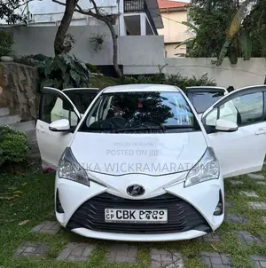 Toyota Vitz 2017 Car (Used)