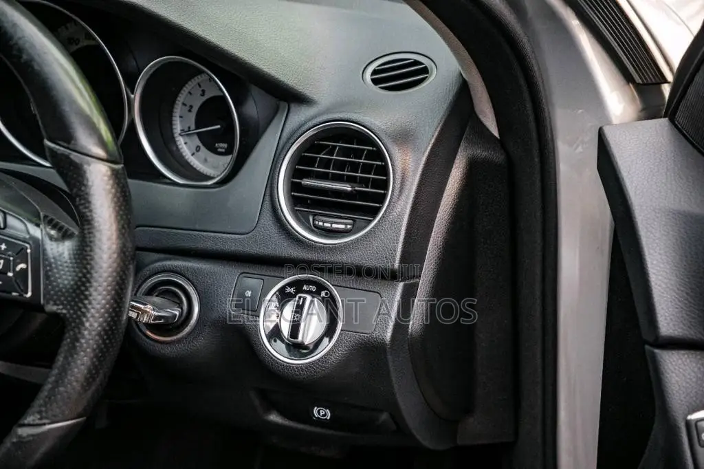 Mercedes-Benz C180 2011 Car (Used)