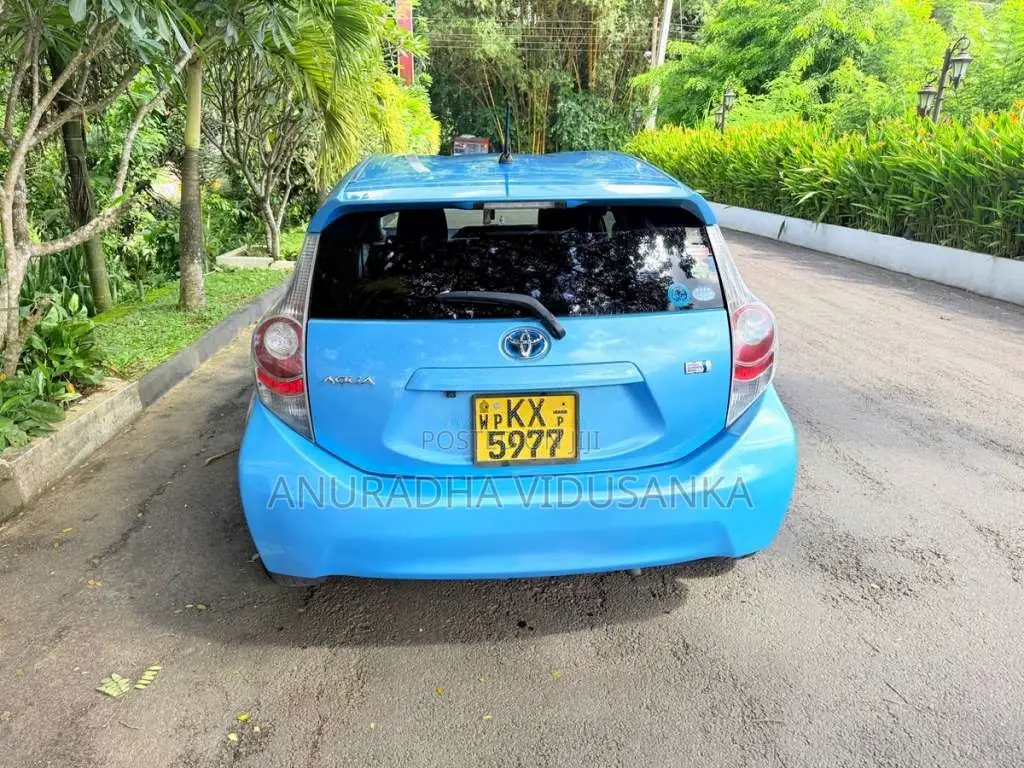 Toyota Aqua 2012 Car (Used)