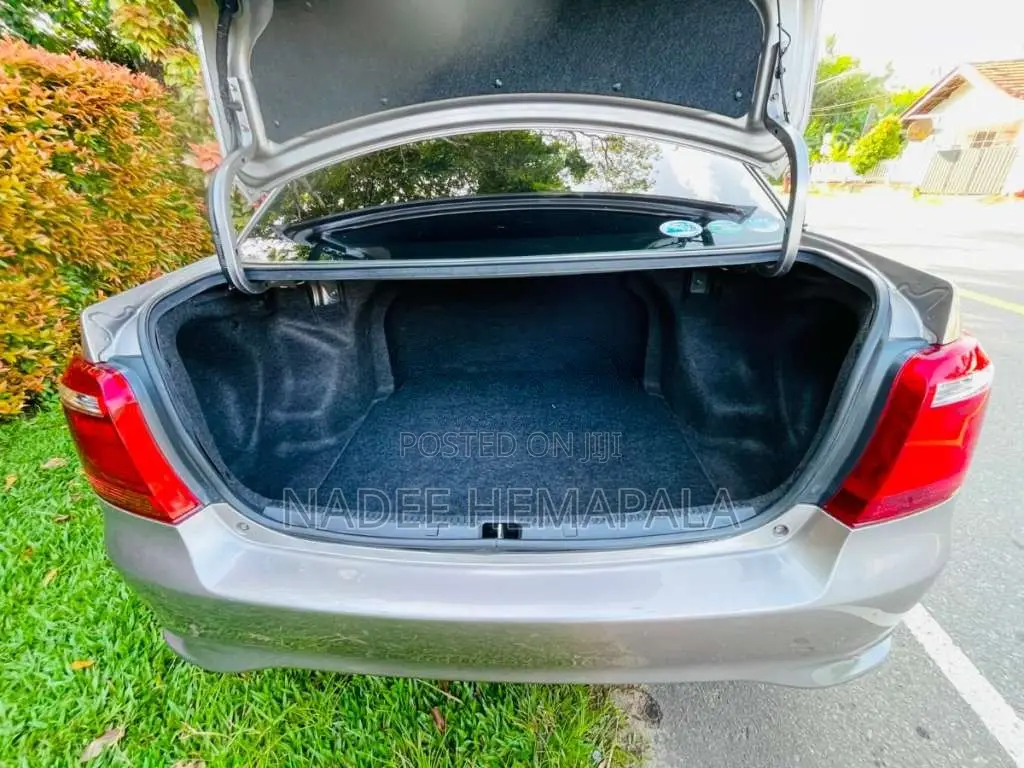 Toyota Axio 2018 Car (Used)