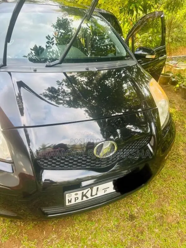Toyota Vitz 2010 Car (Used)