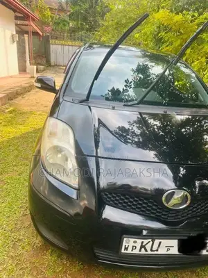 Toyota Vitz 2010 Car (Used)