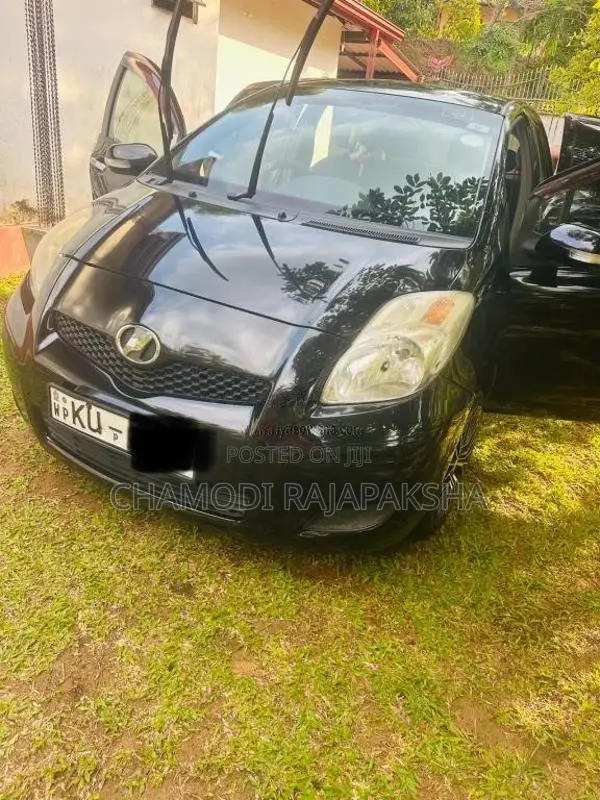 Toyota Vitz 2010 Car (Used)