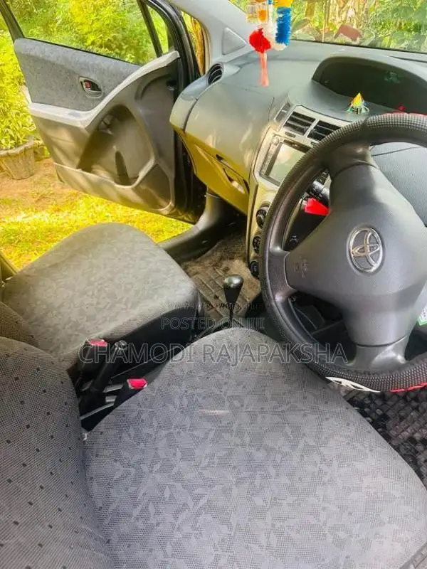 Toyota Vitz 2010 Car (Used)