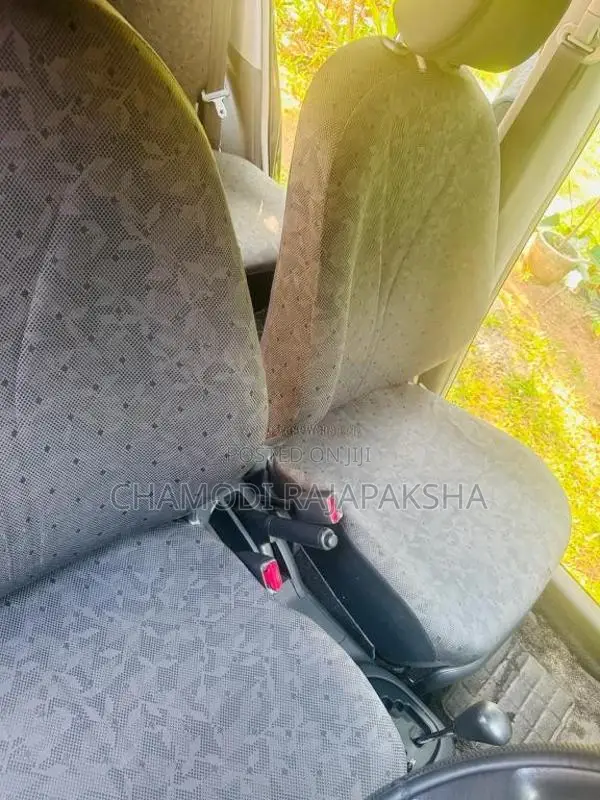 Toyota Vitz 2010 Car (Used)