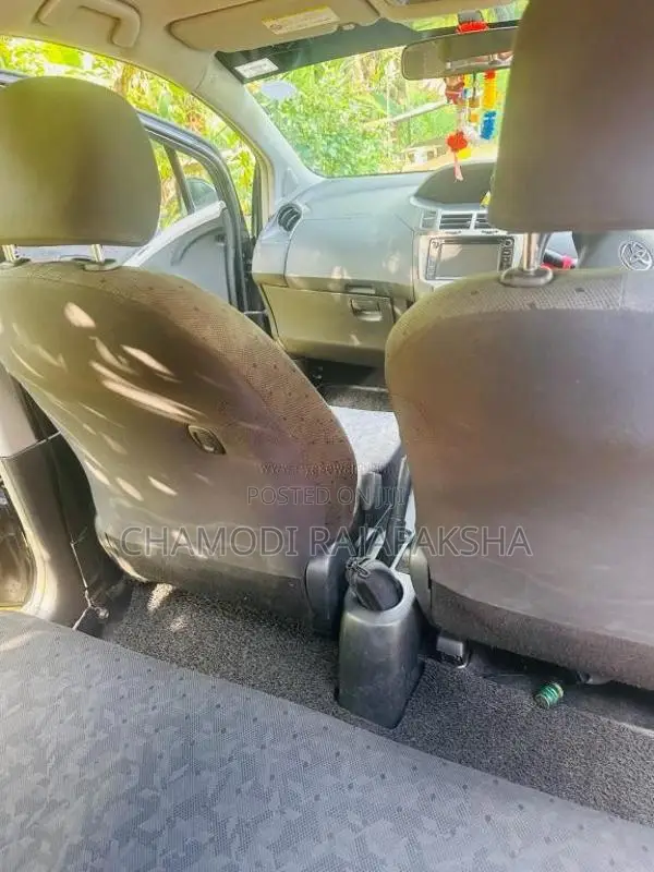 Toyota Vitz 2010 Car (Used)
