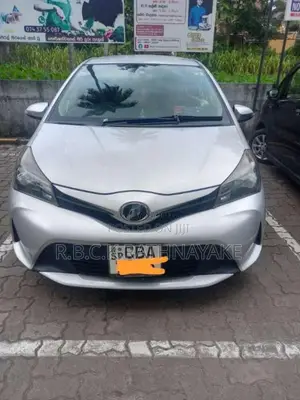 Toyota Vitz 2015 Car (Used)
