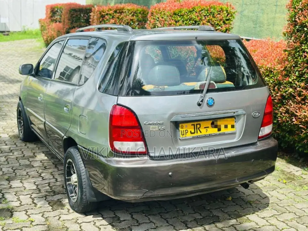 Kia Carens 2000 Car (Used)