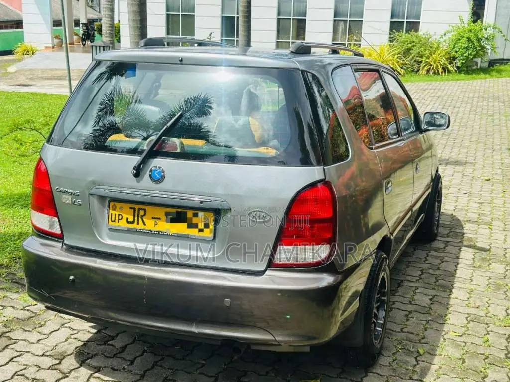 Kia Carens 2000 Car (Used)
