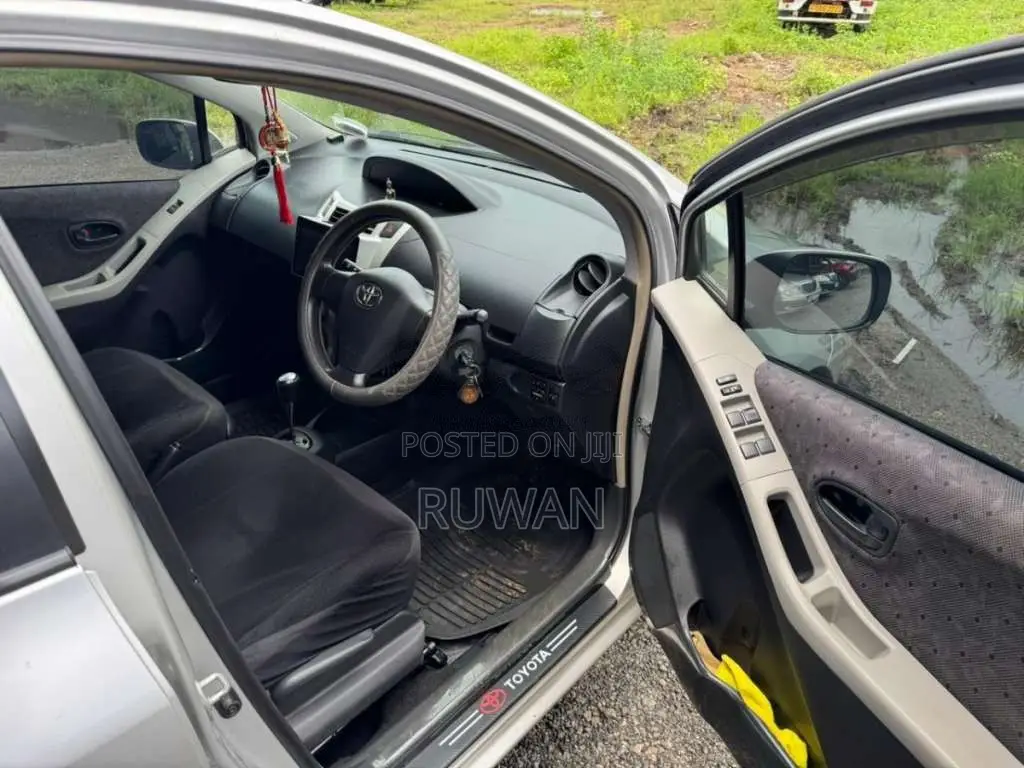 Toyota Vitz 2008 Car (Used)