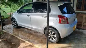 Toyota Vitz 2007 Car (Used)