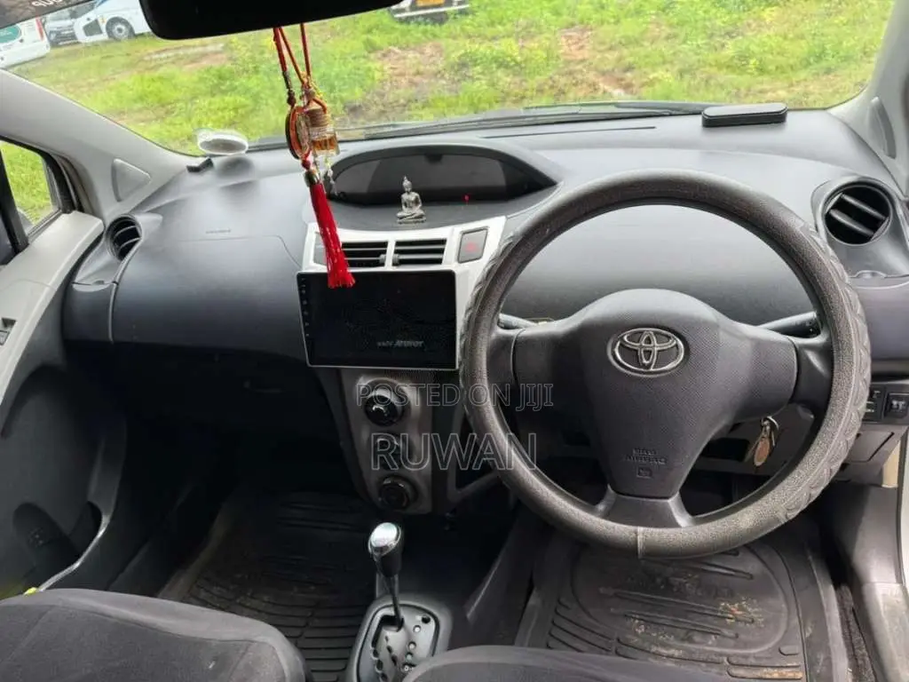 Toyota Vitz 2008 Car (Used)