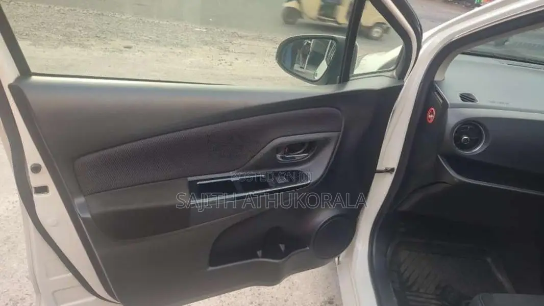 Toyota Vitz 2016 Car (Used)