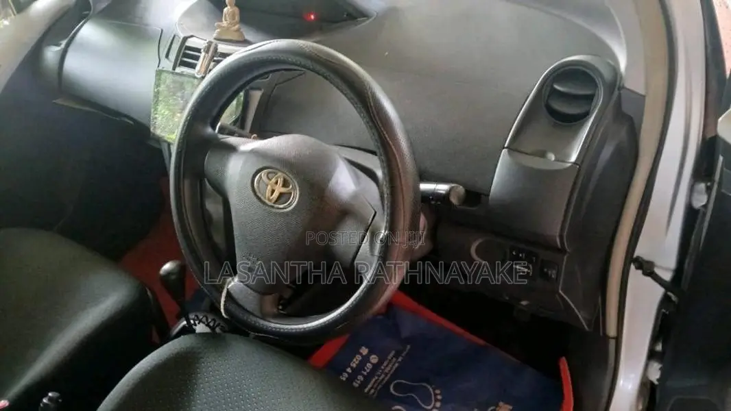 Toyota Vitz 2007 Car (Used)