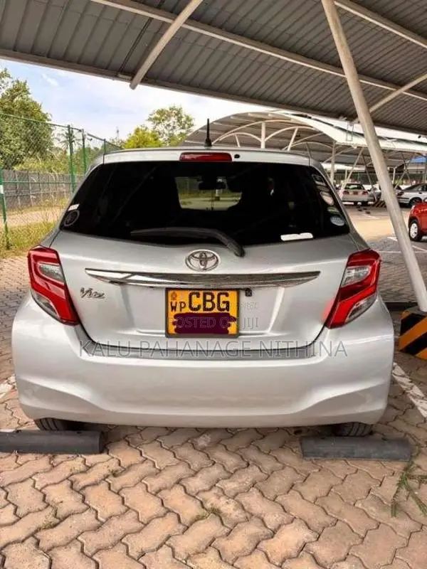 Toyota Vitz 2016 Car (Used)