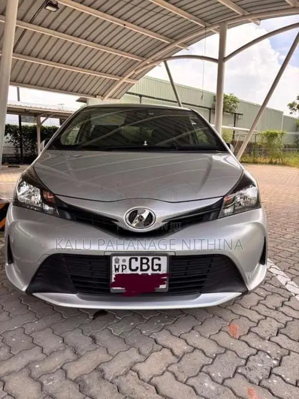 Toyota Vitz 2016 Car (Used)