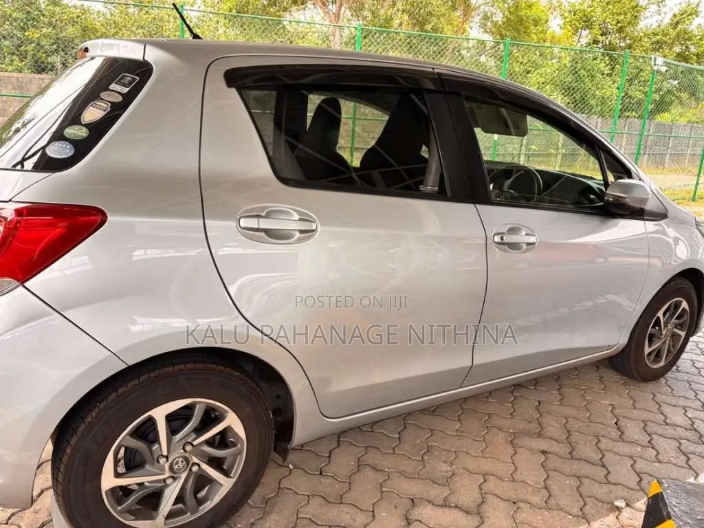 Toyota Vitz 2016 Car (Used)