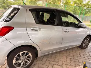 Toyota Vitz 2016 Car (Used)