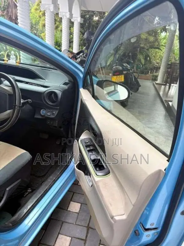 Toyota Aqua 2012 Car (Used)