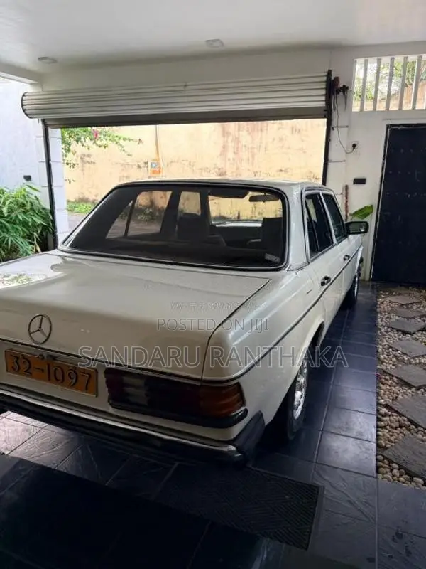 Mercedes-Benz W123 1980 Car (Used)